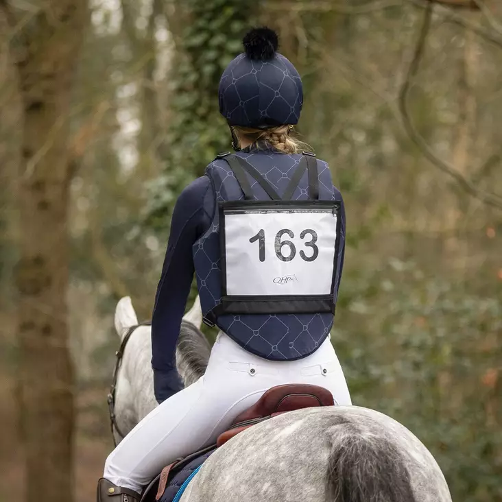 Qhp ratsastajan kisanumero liivi musta - Asusteet kilpailuihin - qhp5614 - 1